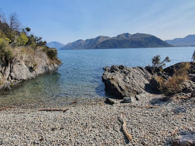 Point 3, Slaughterhouse Creek and first beaches on Glendhu Bay Walk, Wanaka, Copywright Freewalks NZ (1)