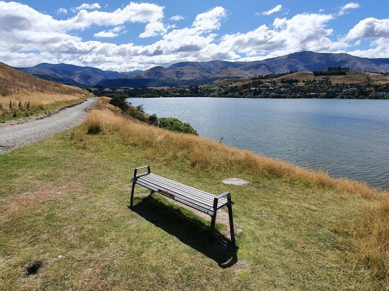 Views along the Lake Hayes Walkway near Queenstown 4 - Copyright Freewalks NZ_800x600