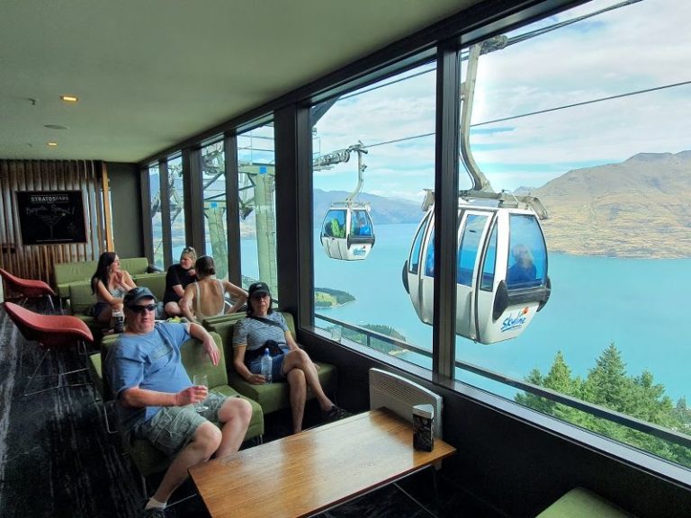 Views from the restaurant at the end of the Tiki Trail in Queenstown - Copyright Freewalks NZ_800x600