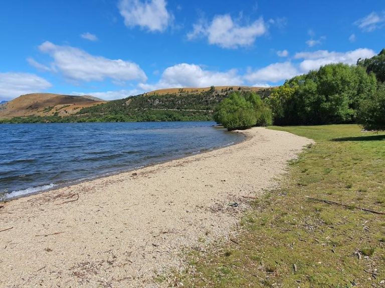 Views along the Lake Hayes Reserve near Queenstown 3 - Copyright Freewalks NZ