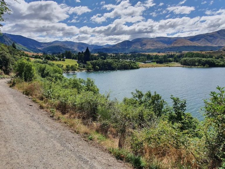 Views along the Lake Hayes Walkway near Queenstown 3 - Copyright Freewalks NZ_800x600