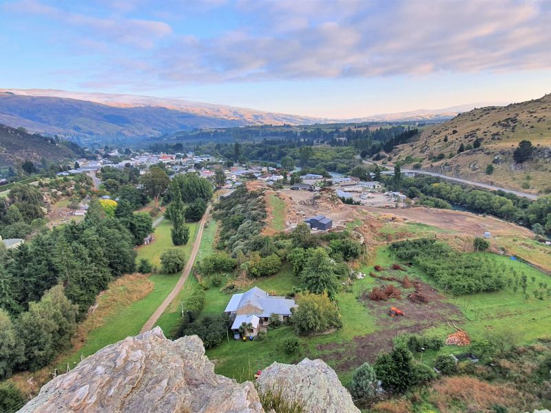 Point 2 - Frog Rock Lookout on the Grovers Hill Walk in Roxburgh - Copyright Freewalks.nz