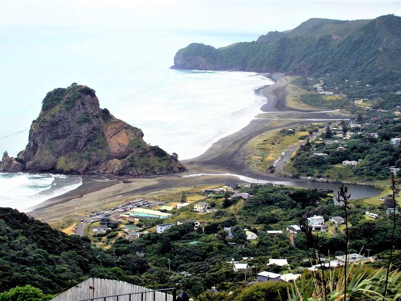 Walks & hiking in Piha, North Island - Copyright Freewalks.nz