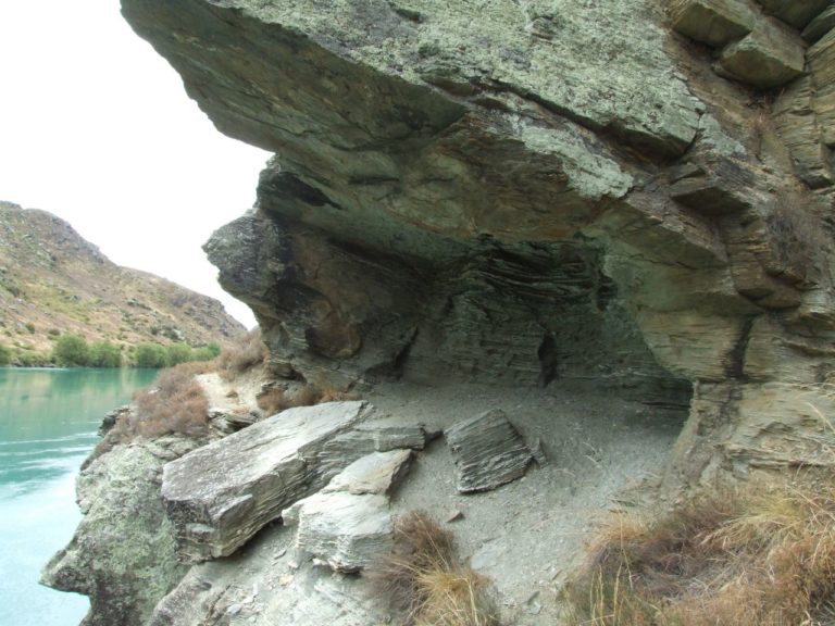 Miners overhang on the Lake Roxburgh Gorge walk