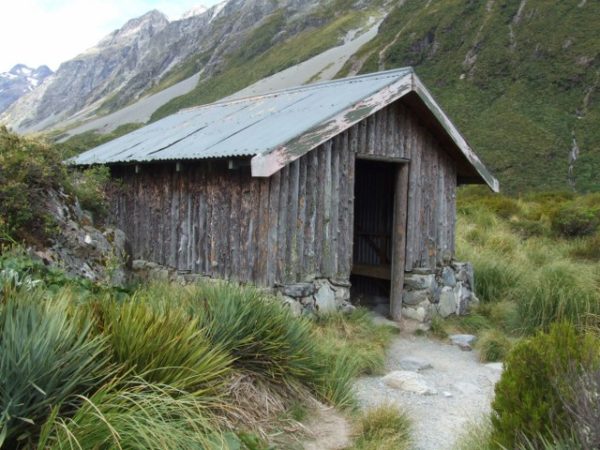 View of the hut in Hooker Valley