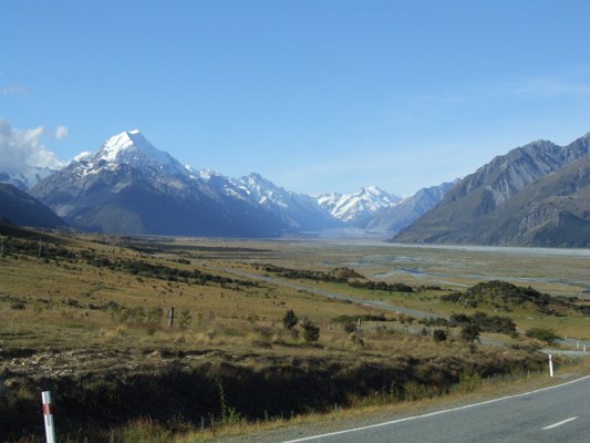Views along the drive just before we got to the Hooker Valley.