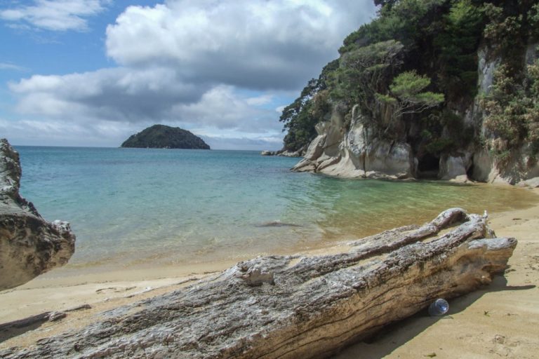 Onetahuti Bay