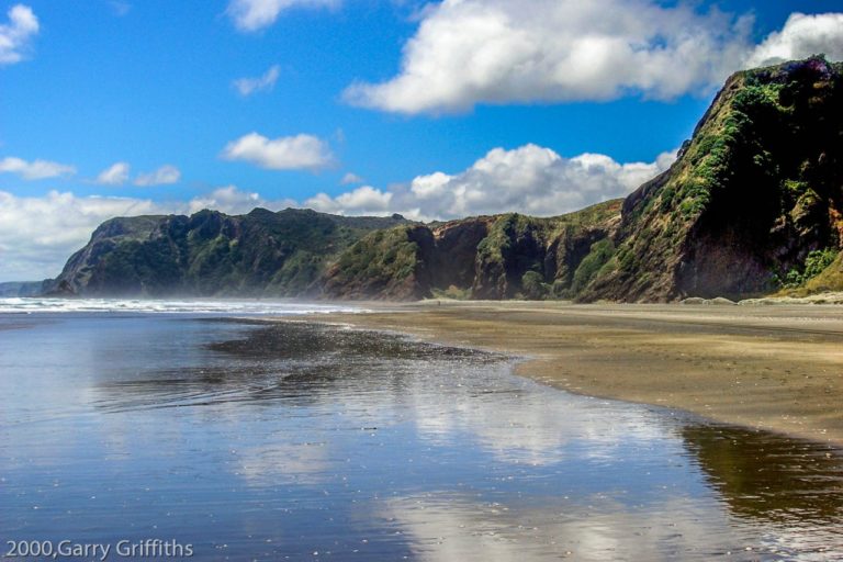 700Mt walk back to Karekare beach