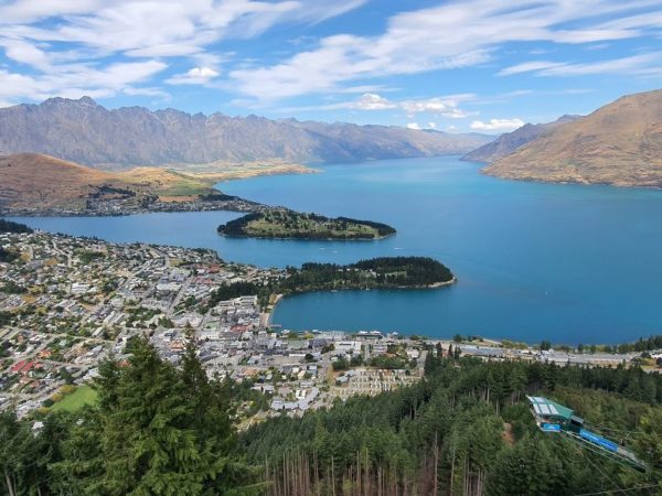 Views of Queenstown at the top of the Tiki Trail - Copyright Freewalks NZ_800x600