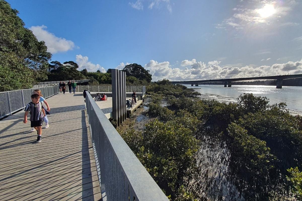 Boardwalk with Greenhithe Bridge in the background at Hobsonville Point in Auckland by Freewalks.nz
