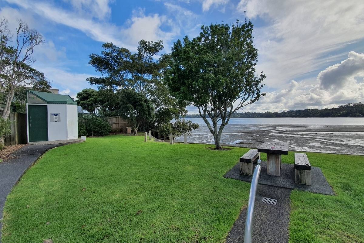 Christmas Beach on the Herald Island Path in Hobsonville, Auckland by Sandra at Freewalks.nz