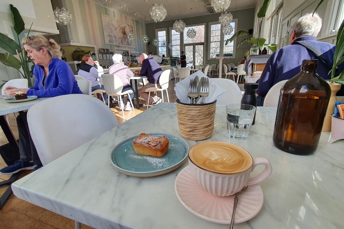 Coffee & cake at Catalina Cafe on the Hobsonville Point Park Loop Walk in Auckland by Freewalks.nz