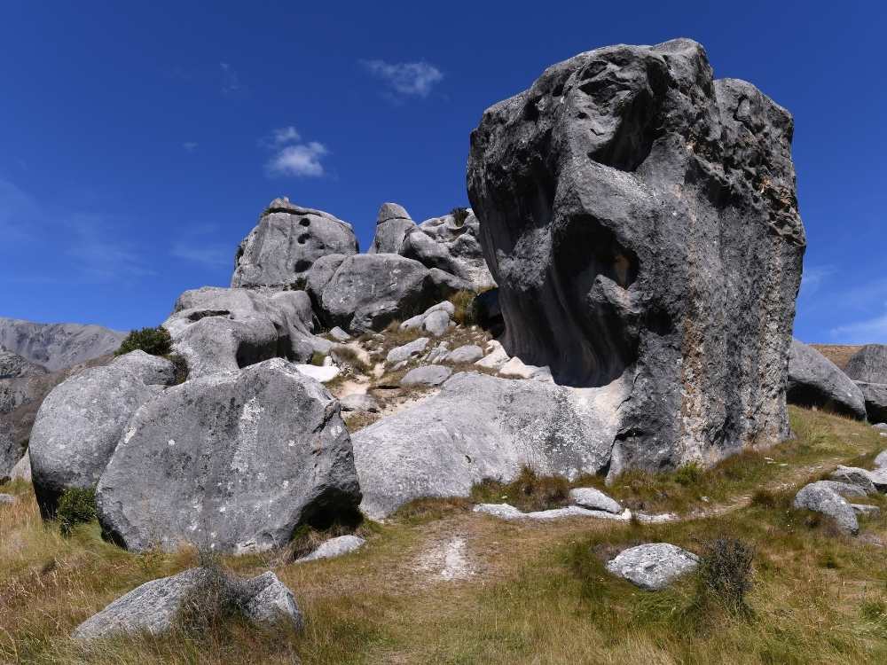 Limestone rocks on the Pareora River Walk, Timaru, New Zealand Freewalks.nz