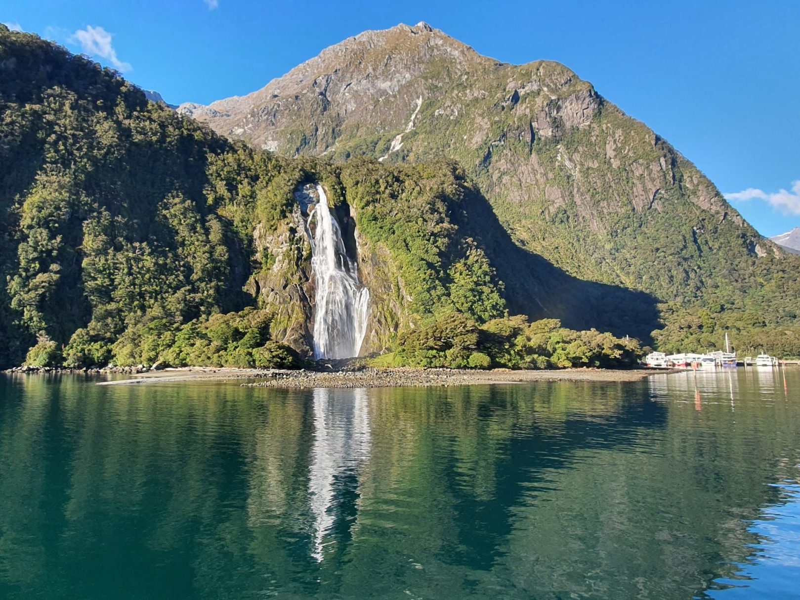 South Island Walks » Milford Sound » Bowen Falls Walk - Copyright Freewalks.nz