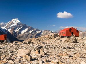 Stunning view of Mueller Hut in Mt Cook