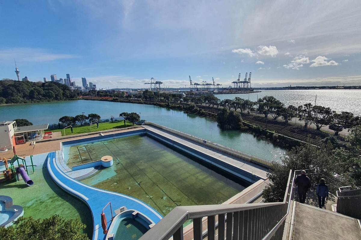 Views over Parnell Baths on the Judges Bay Path in Auckland - Walk by Freewalks.nz