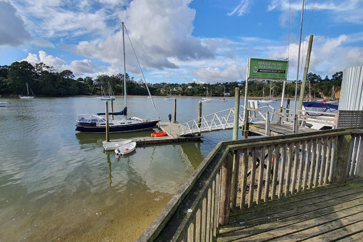 Wharf on the Herald Island Path in Hobsonville, Auckland by Sandra at Freewalks.nz
