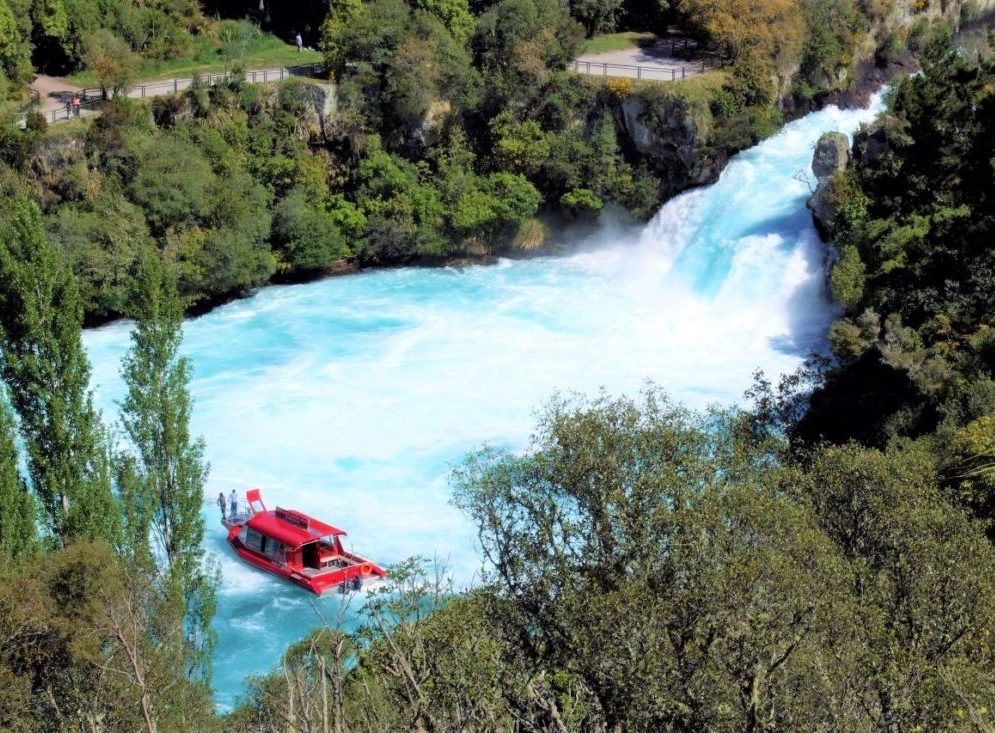 Free Taupo Walking & Hiking Guide - Waikato Region - New Zealand - Huka Falls Walk - Copyright Freewalks.nz