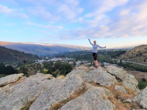 Free Roxburgh Walking & Hiking Guide - Otago Region - New Zealand - Top of Frog Rock overlooking Roxburgh town