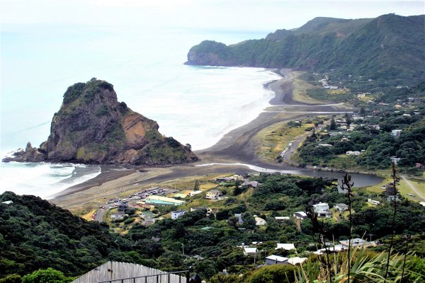 Big view of Piha Beach