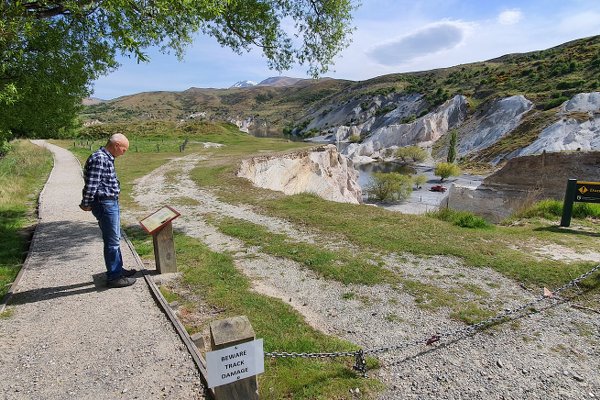 Start of the loop walk around St Bathans from the car park