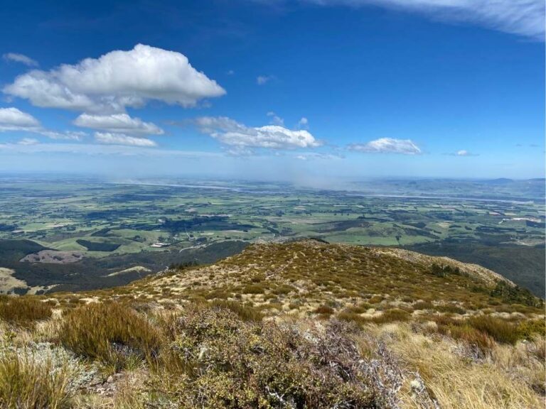 More stunning valley views from the summit of Mt Oxford