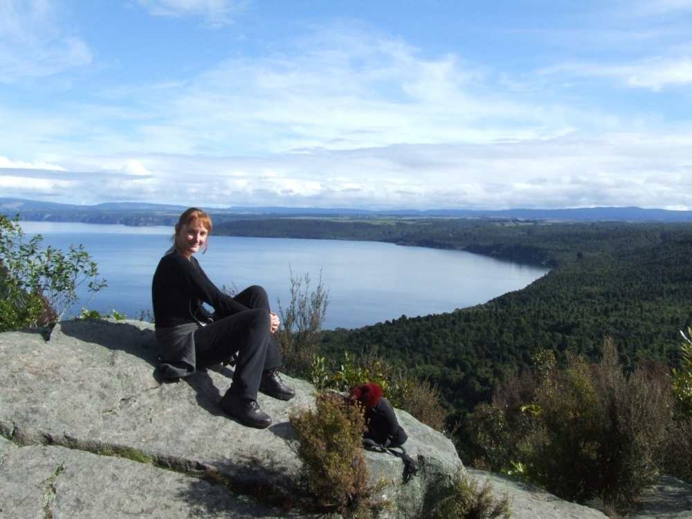 Sandra sitting at the top of the hill between Kinloch and Kawakawa Bay Track - K2K - Taupo Walk - Freewalks.nz