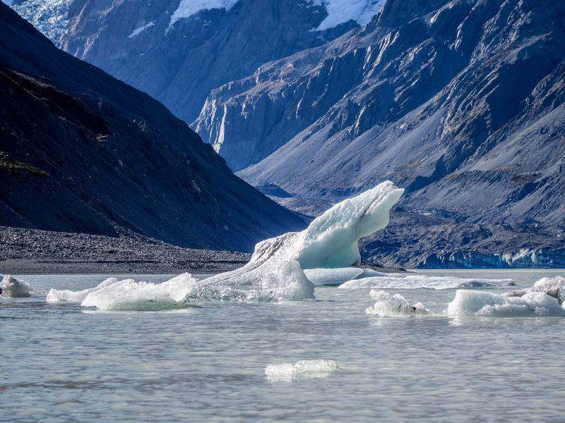 Zoomed in view of the iceberg on Hooker Lake