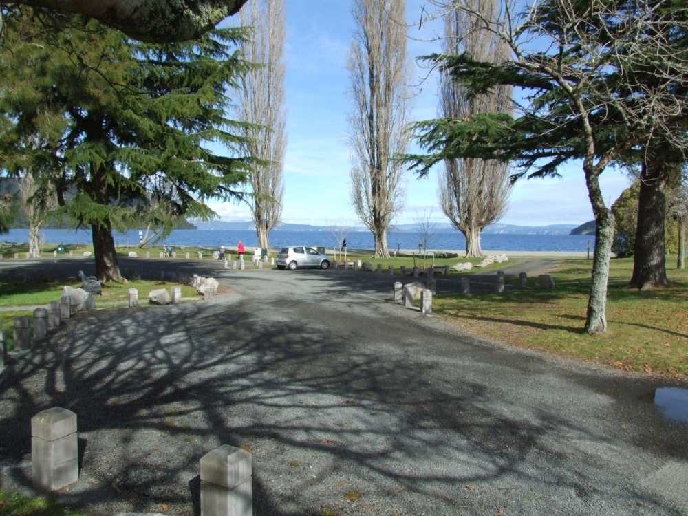 Car park at Kinloch Beach - Taupo Walk - Freewalks.nz