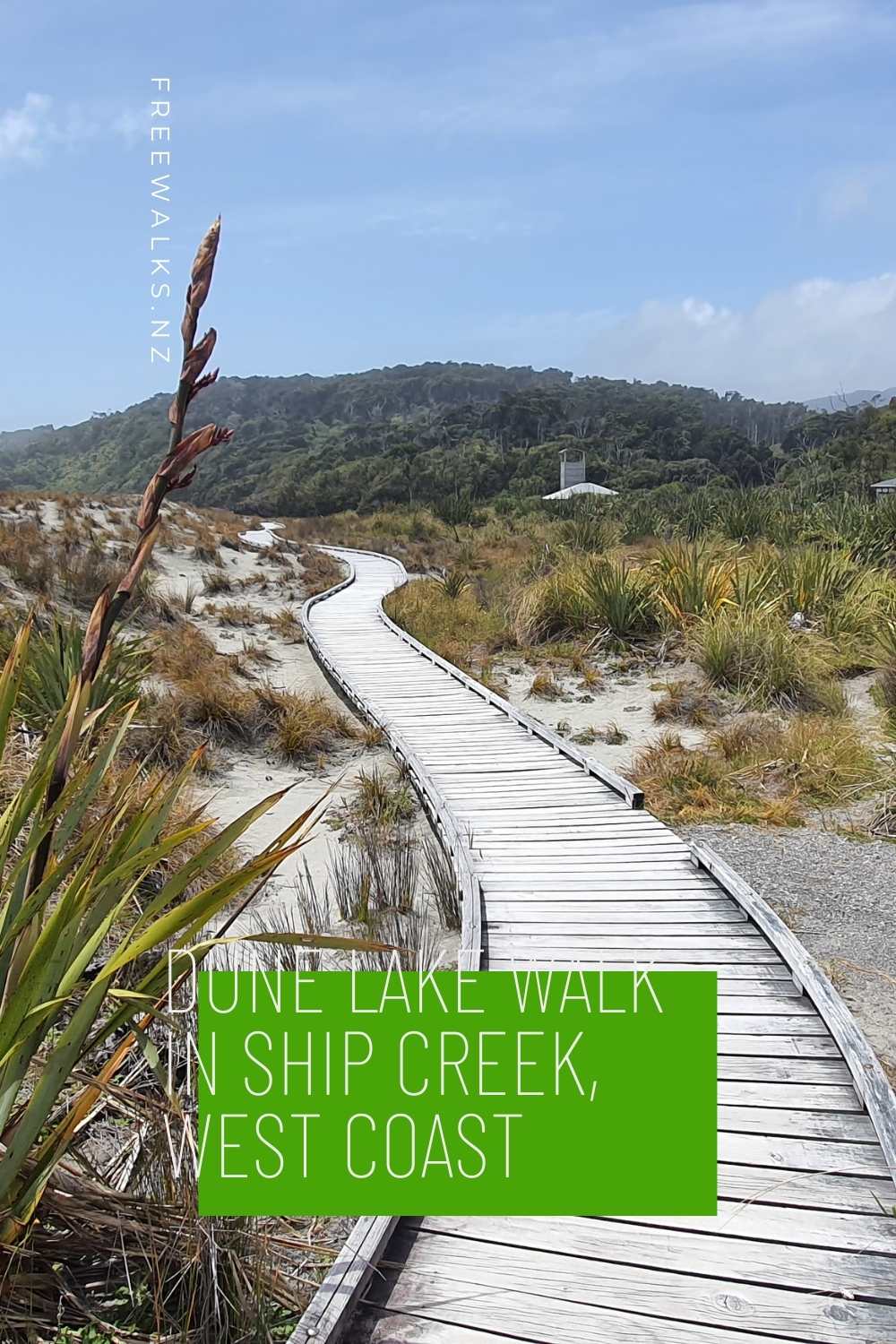 Boardwalk over the sand dunes on the way to Dune Lake