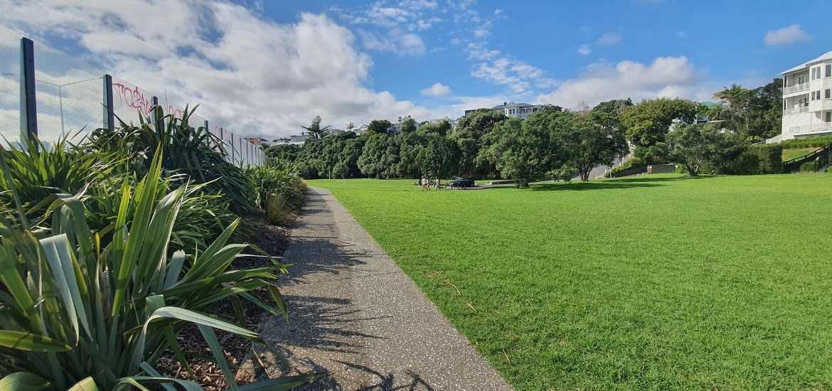 Point Erin Park to the footbridge - Westhaven Path Loop - Short Auckland Walk - Freewalks.nz