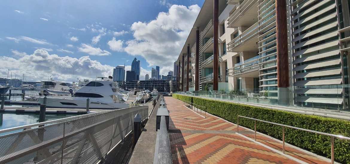 The footbridge back to the Viaduct Basin - Westhaven Path Loop - Short Auckland Walk - Freewalks.nz