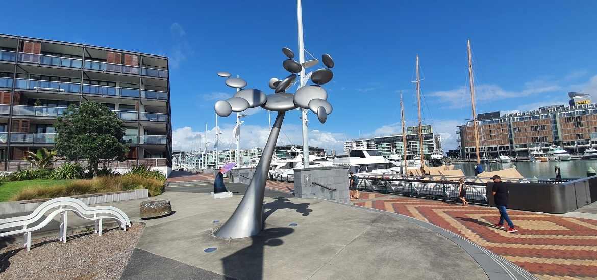 The footbridge back to the Viaduct Basin - Westhaven Path Loop - Short Auckland Walk - Freewalks.nz