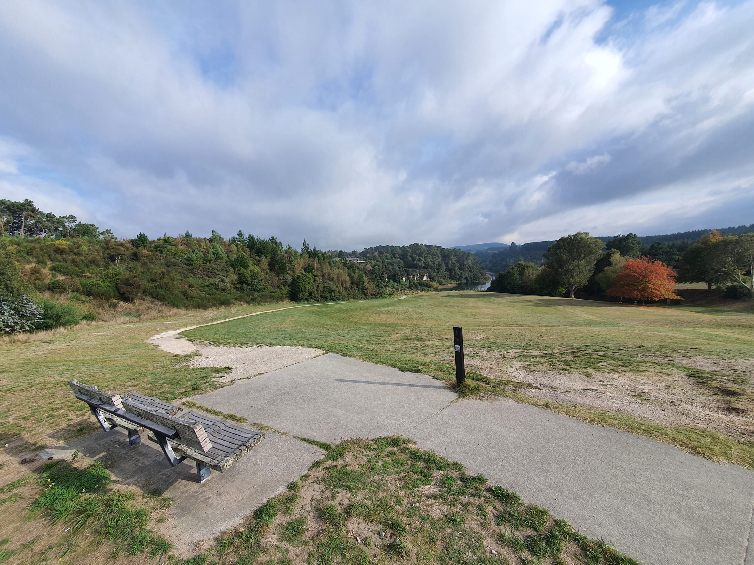 First bench seat on the Huka Falls Walk from Taupo - Freewalks.nz