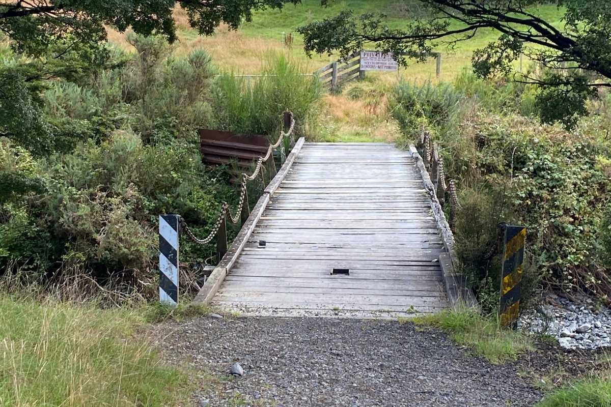 Start of the walk to Ryde Falls in Mt Oxford, South Island, NZ - Freewalks.nz