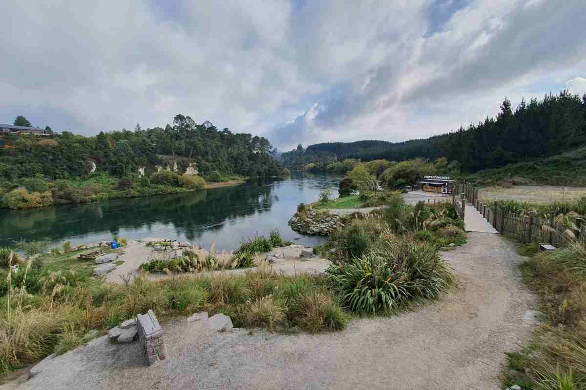 Take a free dip in the natural thermal hot water stream on the Huka Falls Walk from Taupo