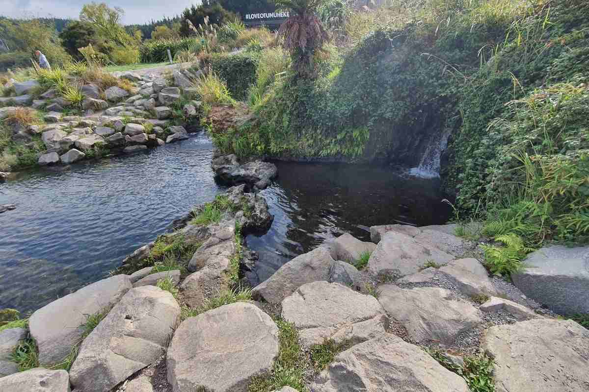 Take a free dip in the natural thermal hot water stream on the Huka Falls Walk from Taupo