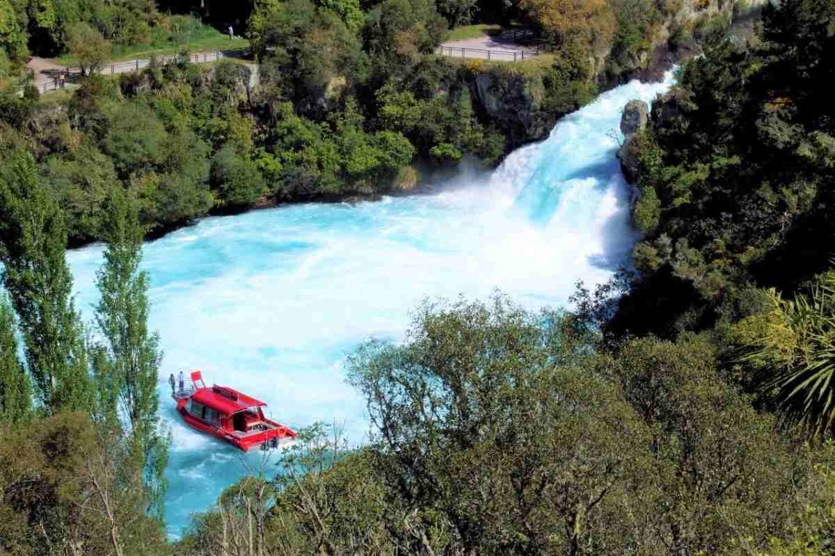 The world famous Huka Falls in Taupo - Freewalks.nz (4)