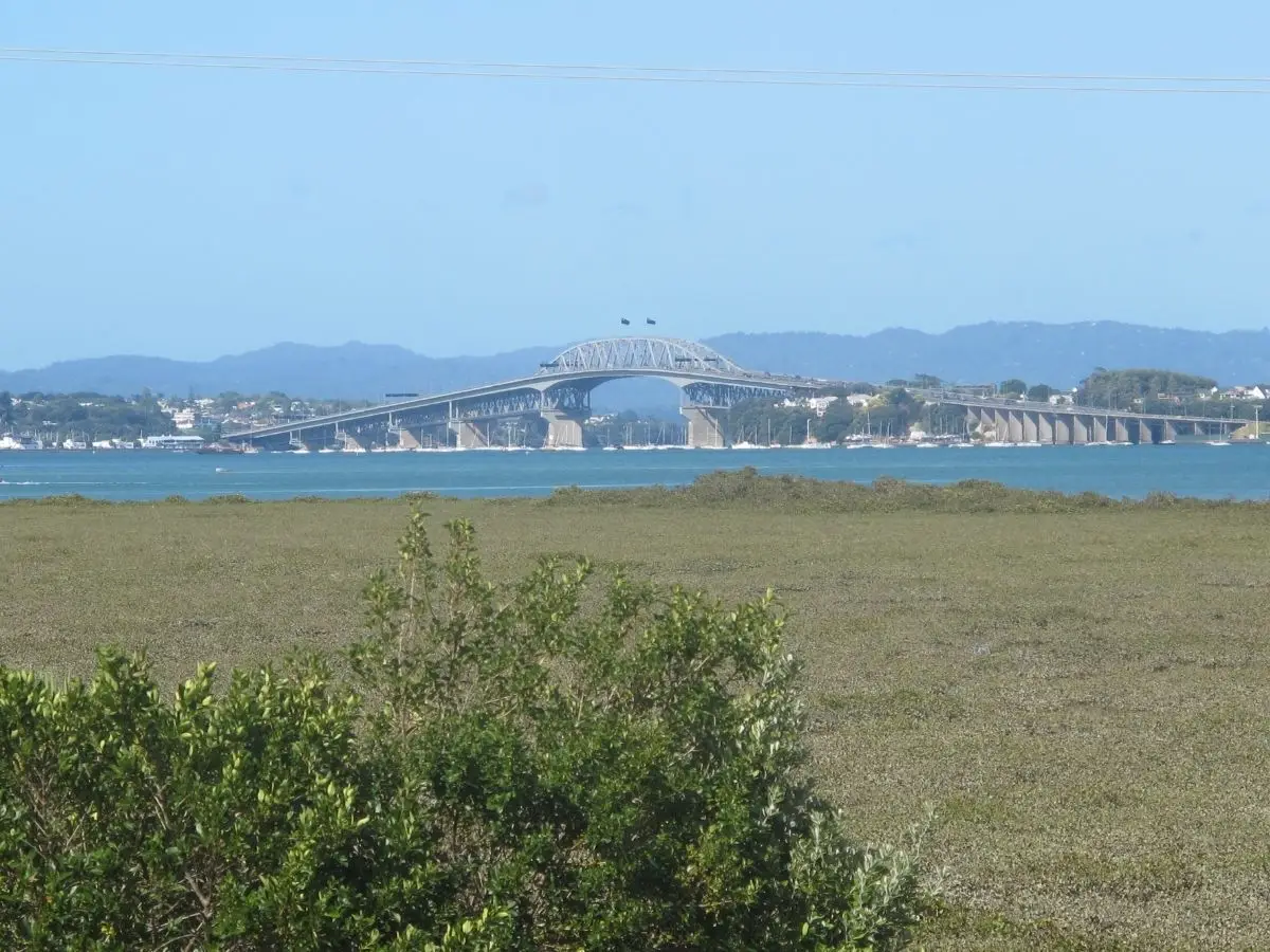 Views of Auckland Harbour Bridge from the Belmont Way walk