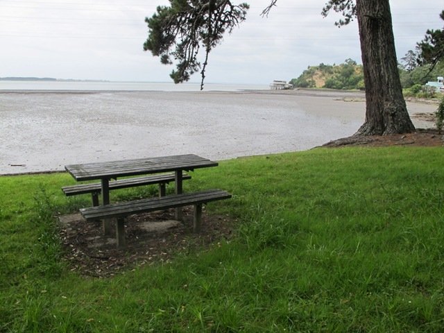 Picnic table with sea view around blockhouse bay circuit