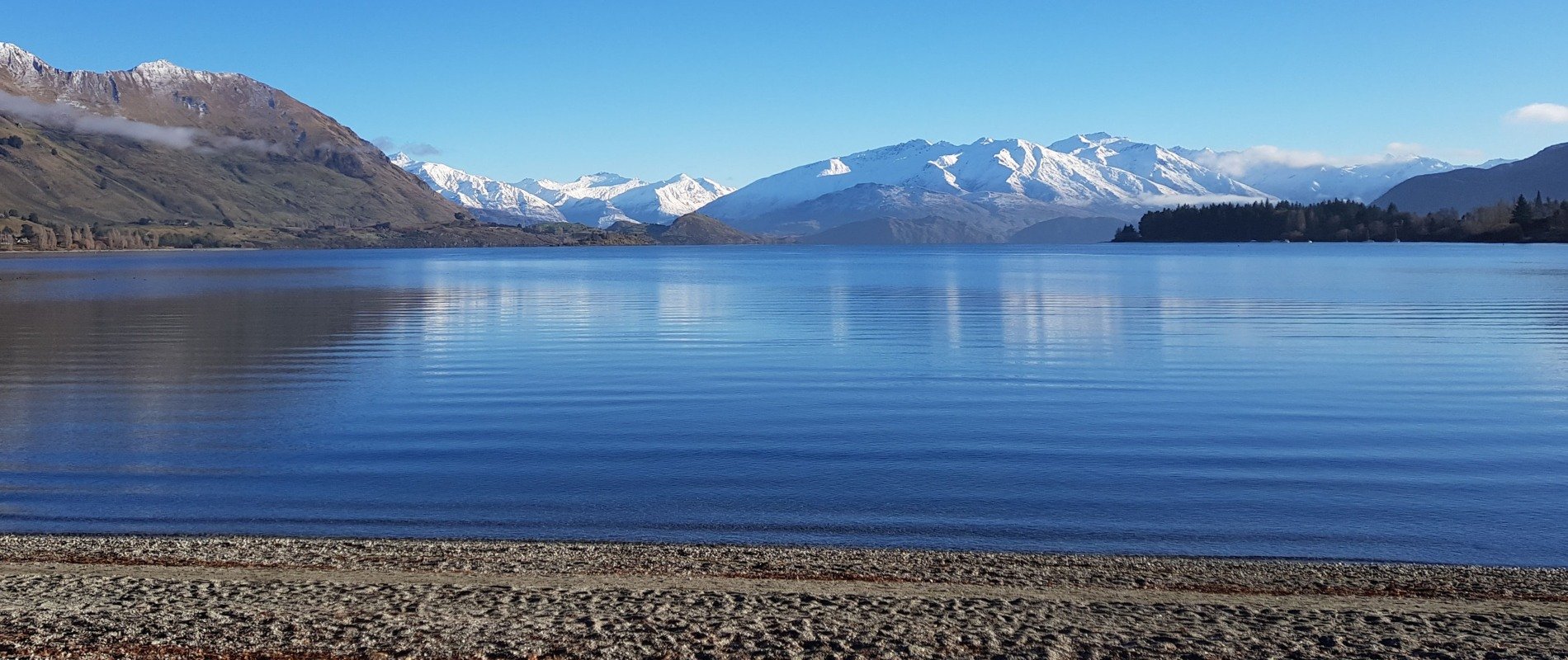 Stunning Lake Wanaka in winter, South Island