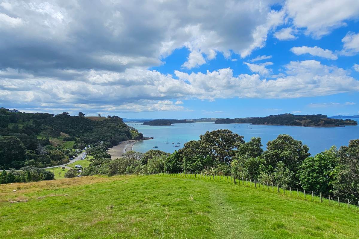 Views of Sullivans Bay on the Cudlip Point Loop walk at Mahurangi West