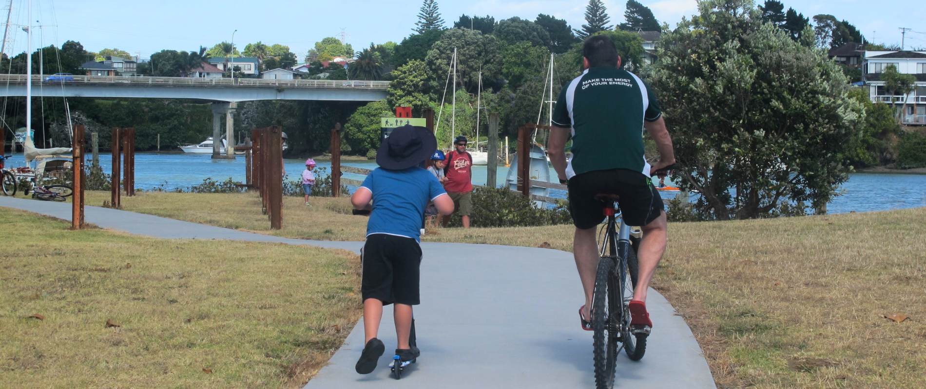 WALKING WITH CHILDREN ON BIKES AND SCOOTERS in Auckland