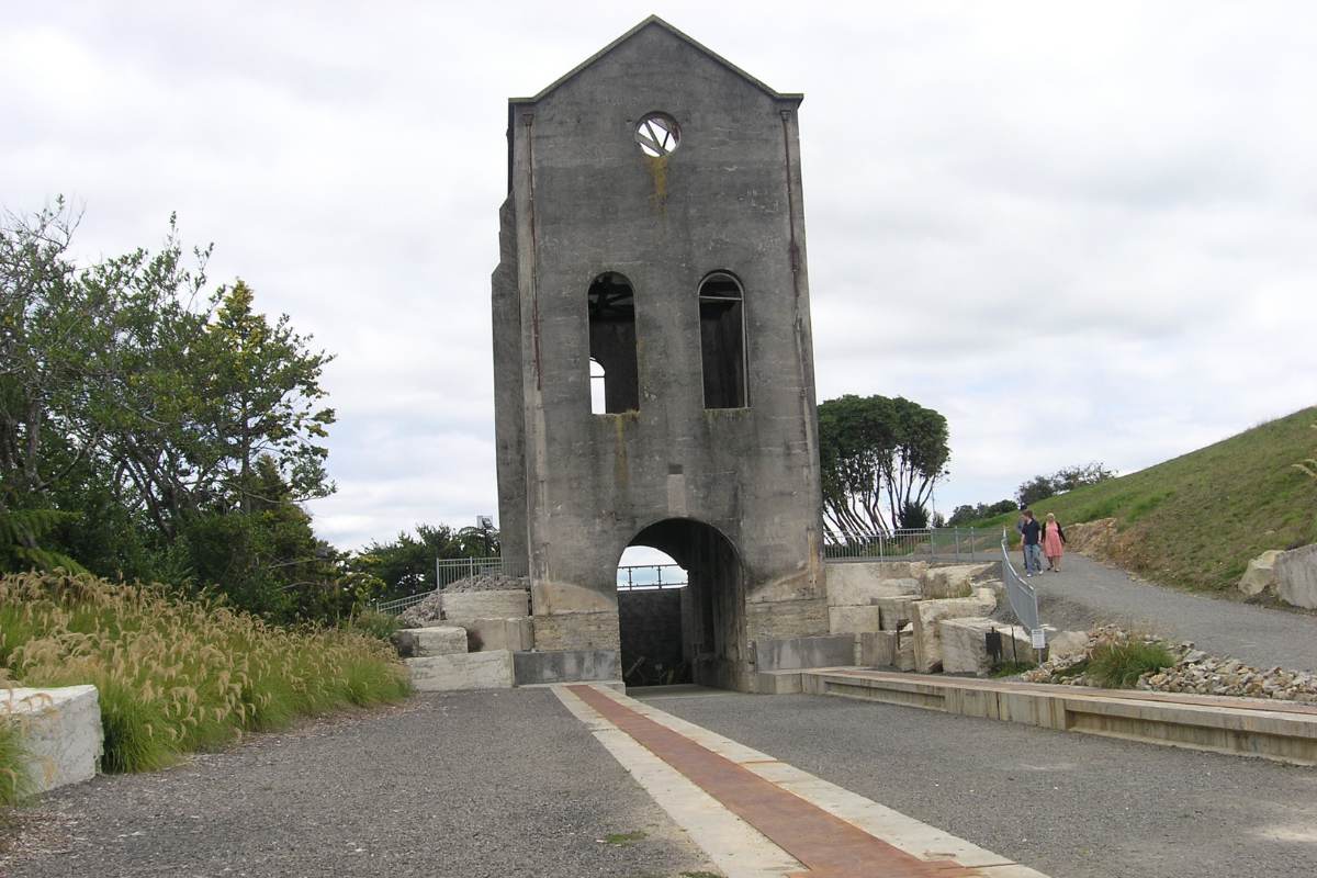 Martha Goldmine Pit Rim Walkway in Waihi