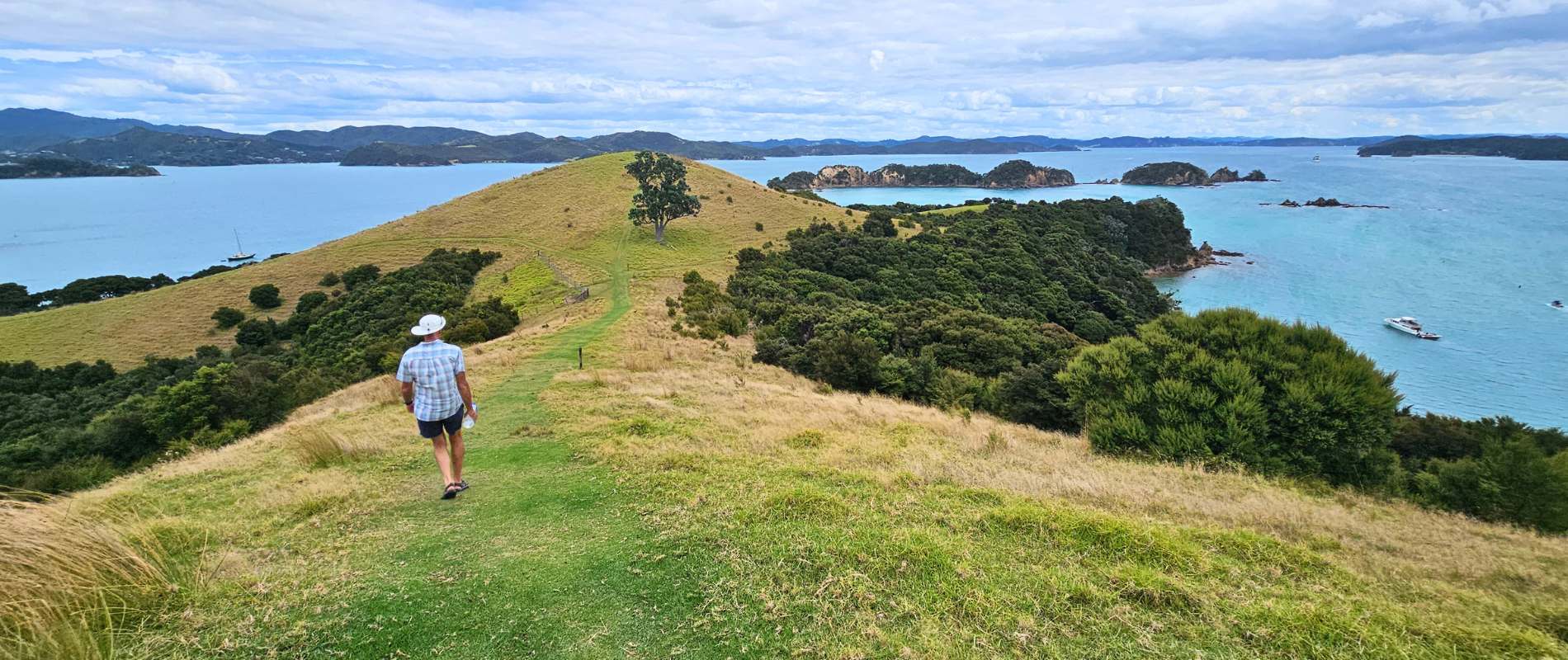 Otehei Bay and Cable Bay Loop - Urupukapuka Island