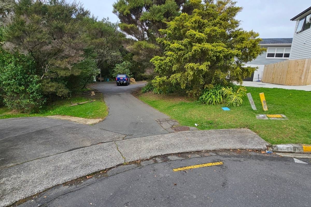 Start of the Kauri Glen walk from the parking spot