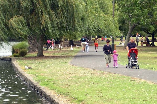 Families walking in Western Springs and Meola Reef